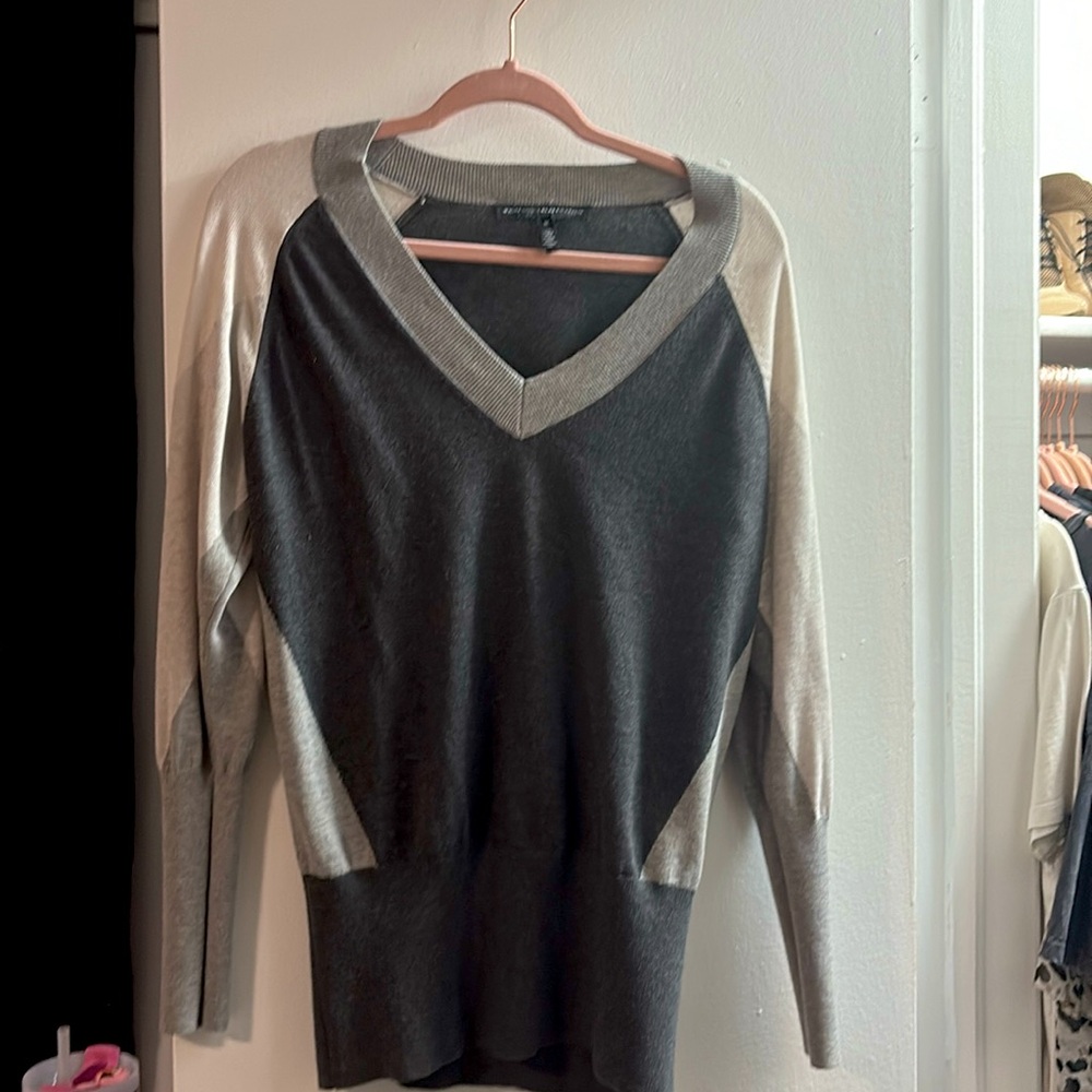 WHITE HOUSE BLACK MARKET SWEATER